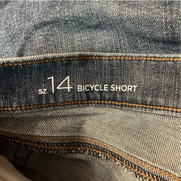 Loft Denim Shorts - Picture 4 of 4